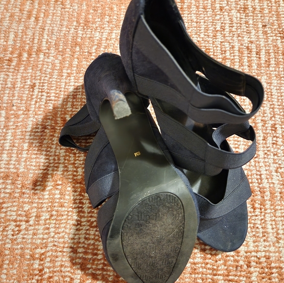 Heals - Picture 2 of 3